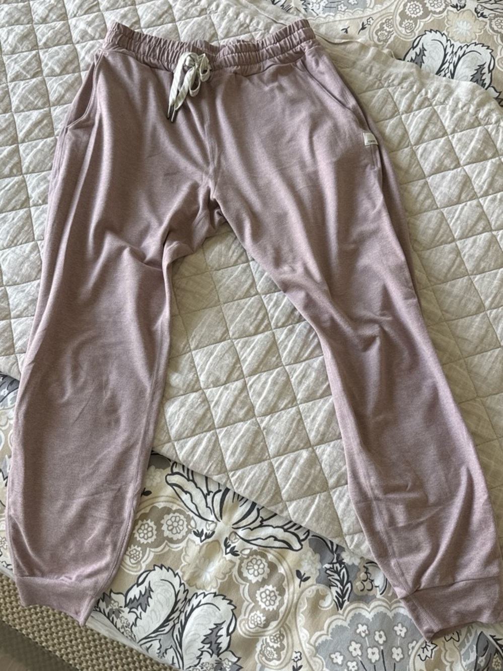 Vuori Women’s Dusty Mauve Jogger Sweatpants